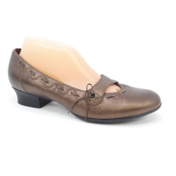 clarks low heel dress shoes